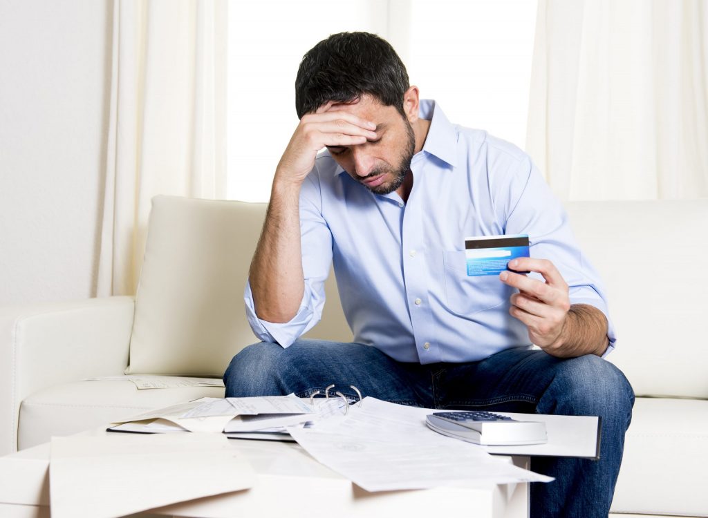 Cómo salir de deudas cuando tu banco no te ayuda?